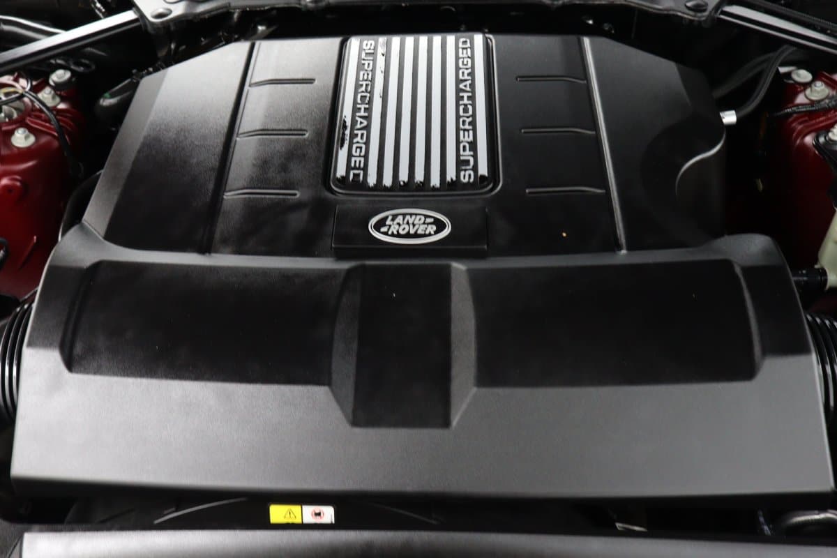 Common Engine Oil Leak Points in Land Rover Vehicles